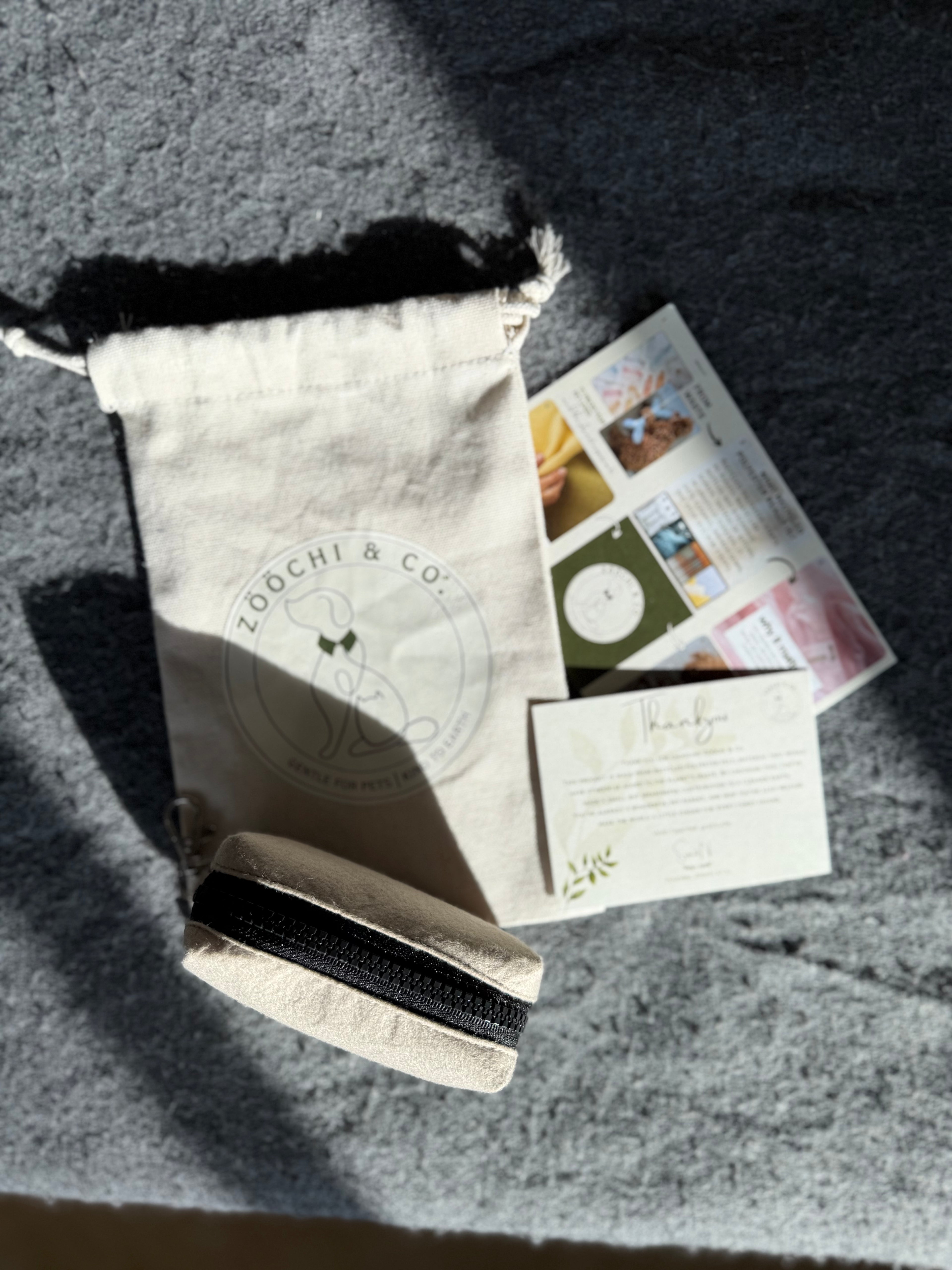 Zööchi & Co. - Pawty Pouch : a sustainable poop bag holder
